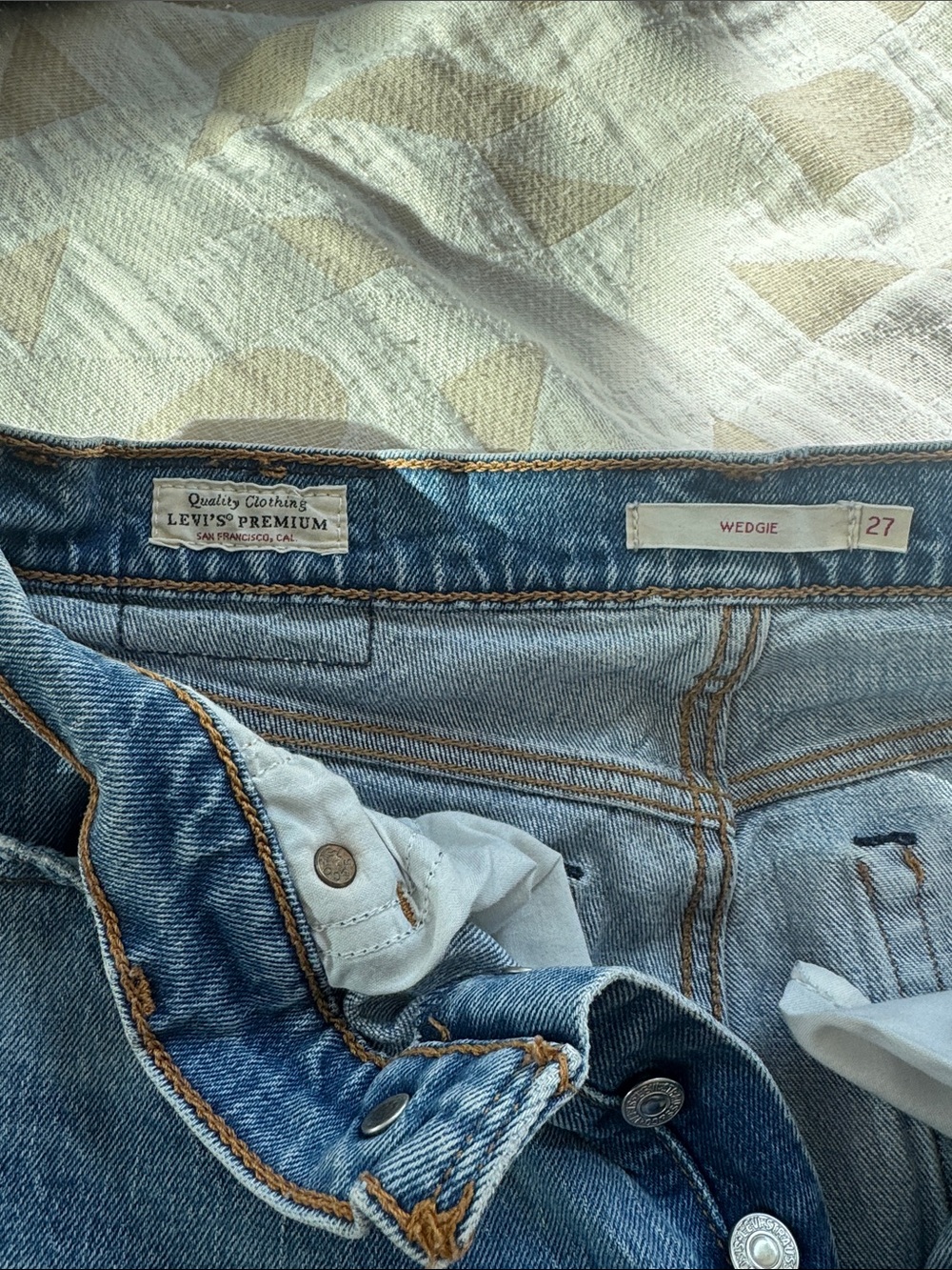 Levi’s Premium Wedgie Classic High-Rise Blue Women’s Jeans Size 27 - Picture 4 of 4
